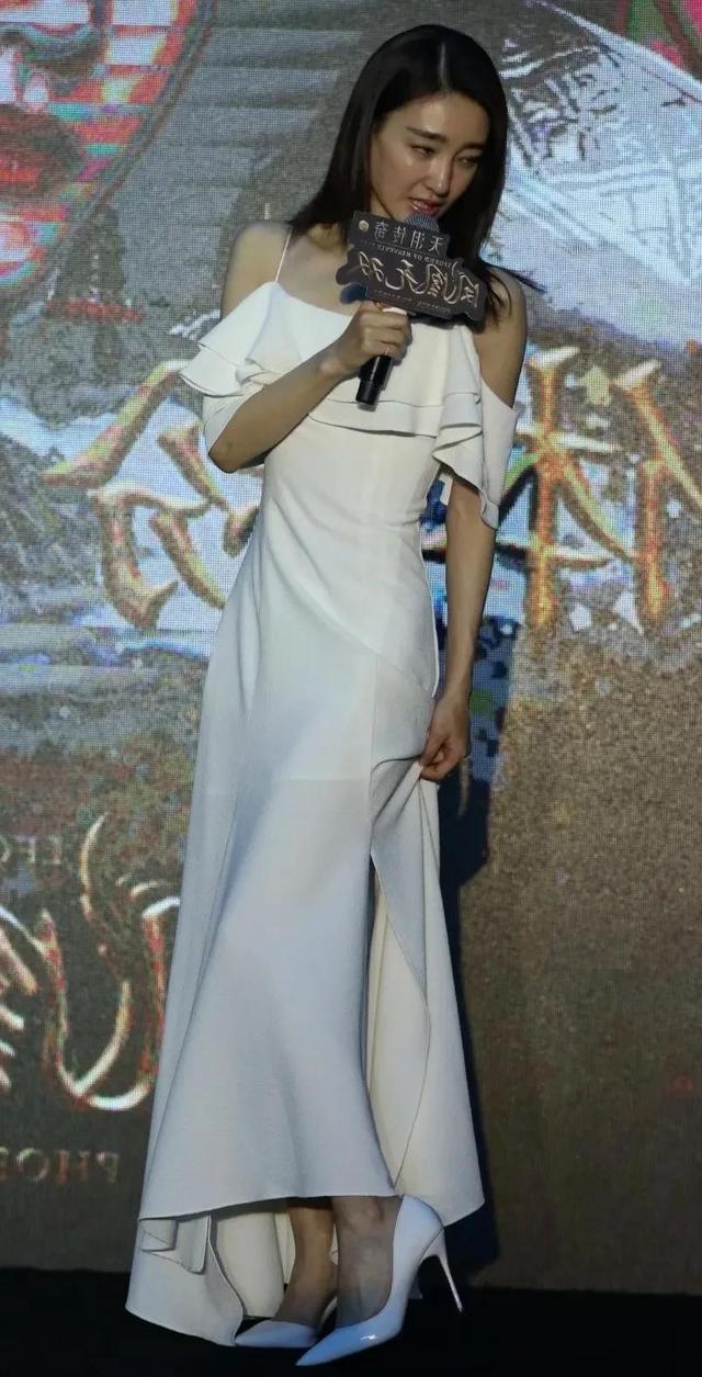 王麗坤最新發(fā)布會驚艷亮相，星光閃耀的瞬間