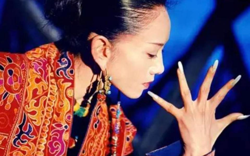 楊麗萍最新近照曝光，如何獲取并評價(jià)舞蹈巨星的最新照片？