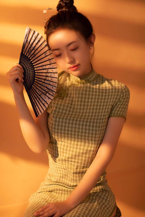 女演員古箏，與自然美景的邂逅，探尋內(nèi)心平和之聲