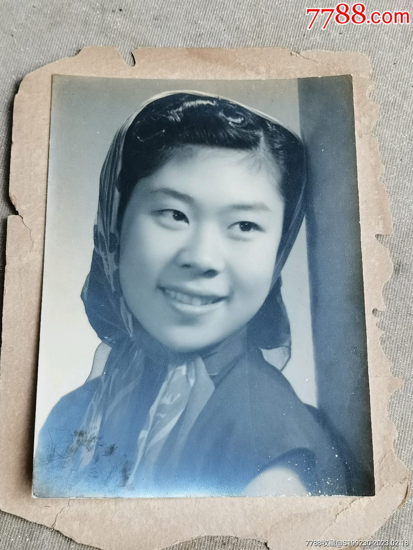 美女老照片的魅力，歷久彌新，時(shí)光見(jiàn)證美麗風(fēng)采