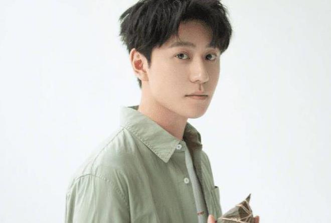 秦俊杰最新戀情曝光，情感新動(dòng)向揭秘！